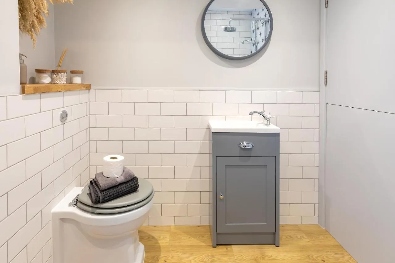 The Hideout - Free Parking Apartment Southampton 0*,  United Kingdom