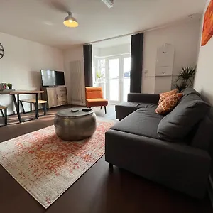 Stylish 2 Bed Riverside Flat, Single Or Kingsize Beds, Free Parking Apartment