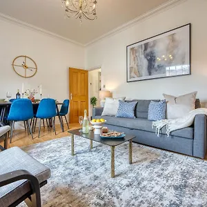 2 Bed Stunning Chic Modern Spacious Apt, Ocean Village, - Plenty Of Parking - By Blue Puffin Apartment